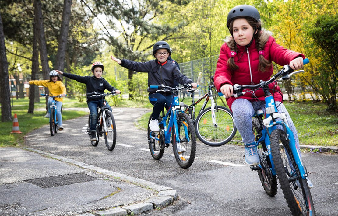 Kinder beim Radfahren